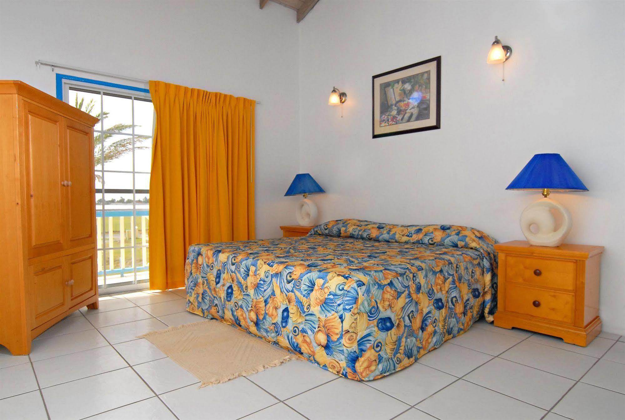 Anchorage Inn Dickenson Bay Esterno foto
