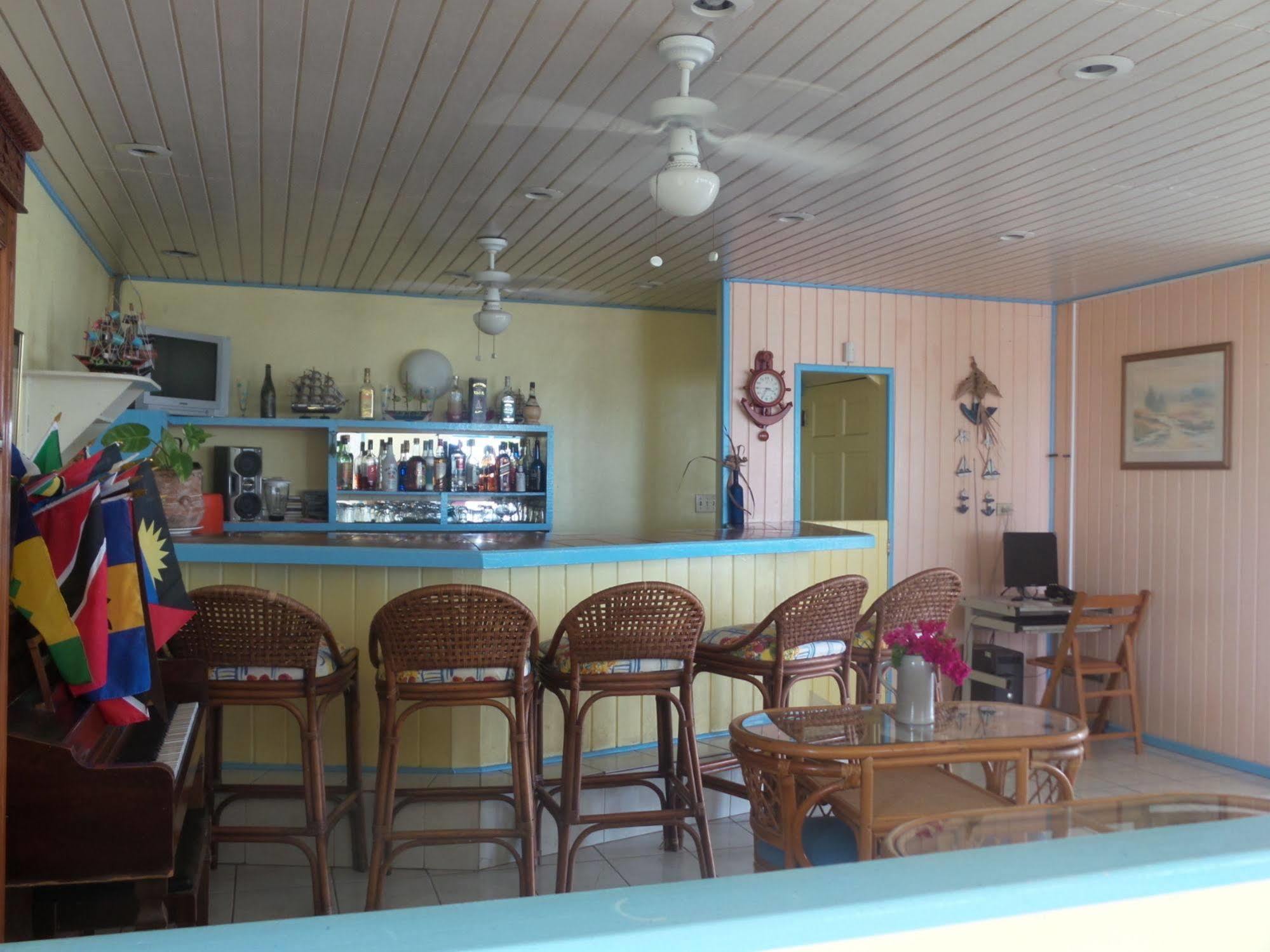 Anchorage Inn Dickenson Bay Esterno foto