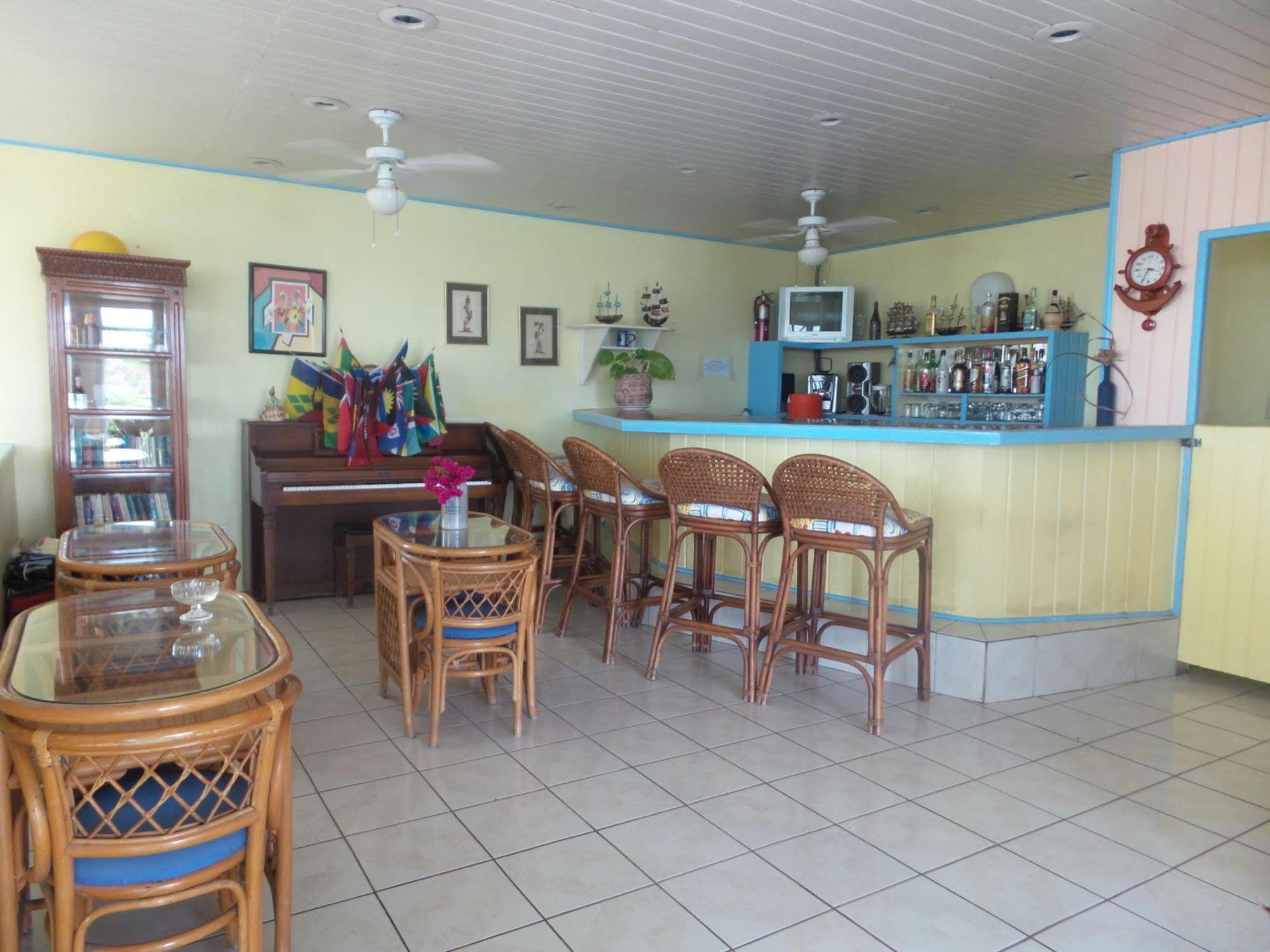 Anchorage Inn Dickenson Bay Esterno foto
